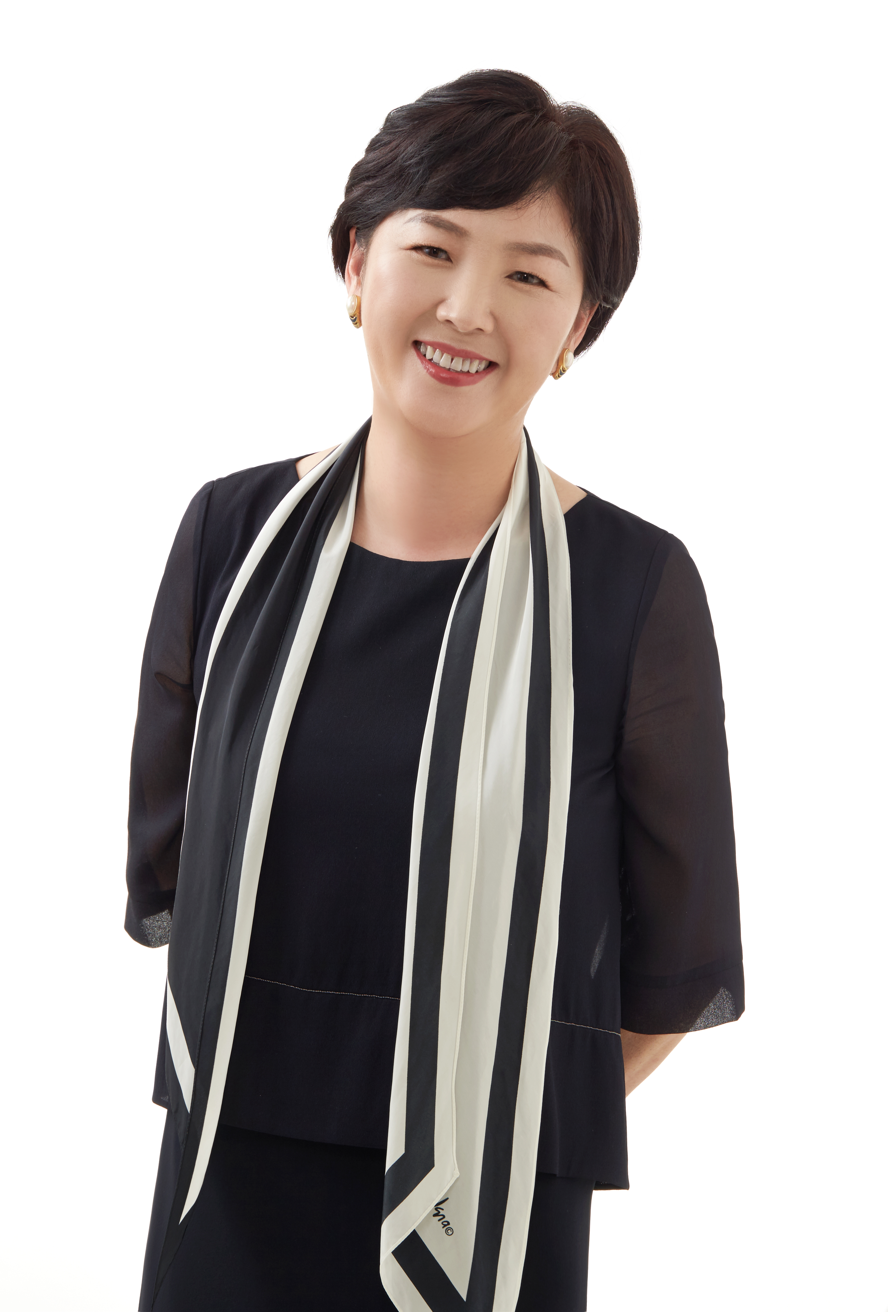Haesun Chung smiling warmly in a black outfit with a white scarf / 정혜선 코치